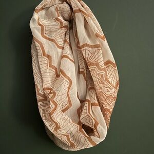 Source Unknown Cream and Brown Scarf